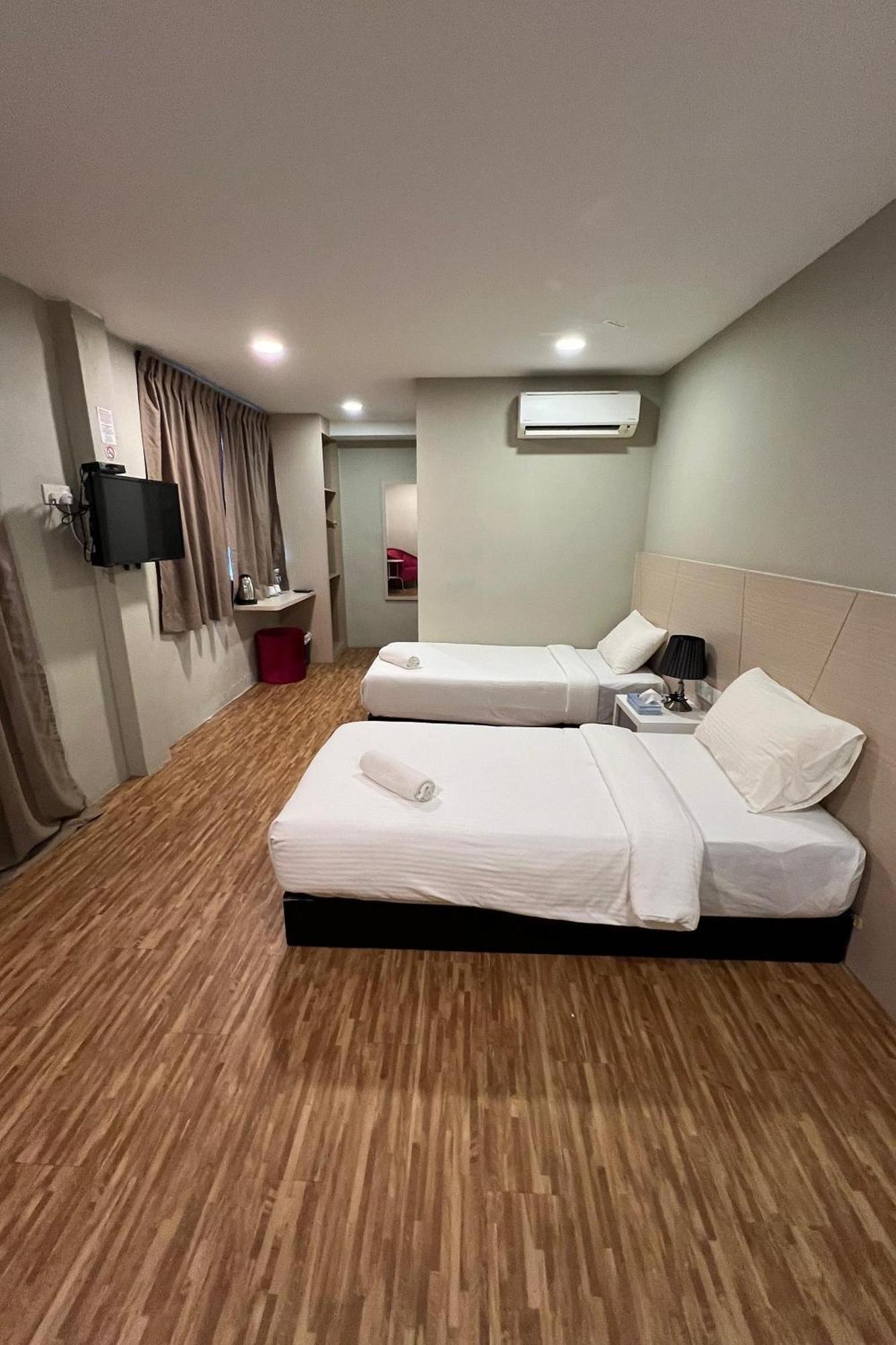 Princess Hotel Pontian Понтиан-Кечил Экстерьер фото